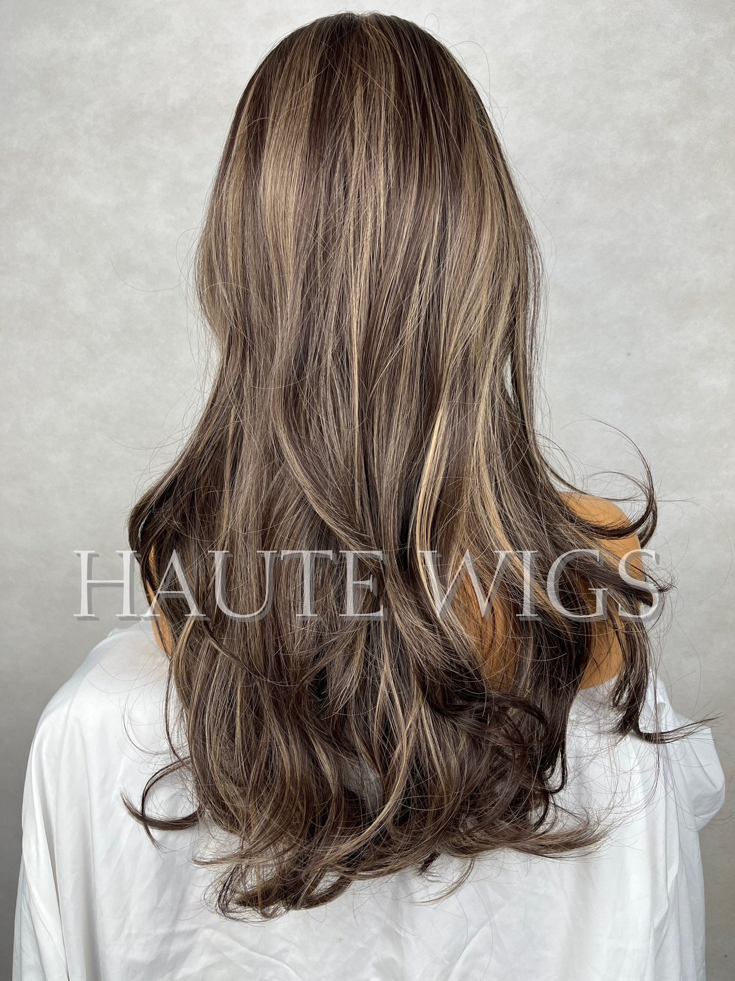 Layered Beautiful 16 Inch Ash Blonde Cool Toned Dirty Ombre Brown Wig With Fringe Bangs Center Parting Short BOB Wavy Synthetic Hair Wigs
