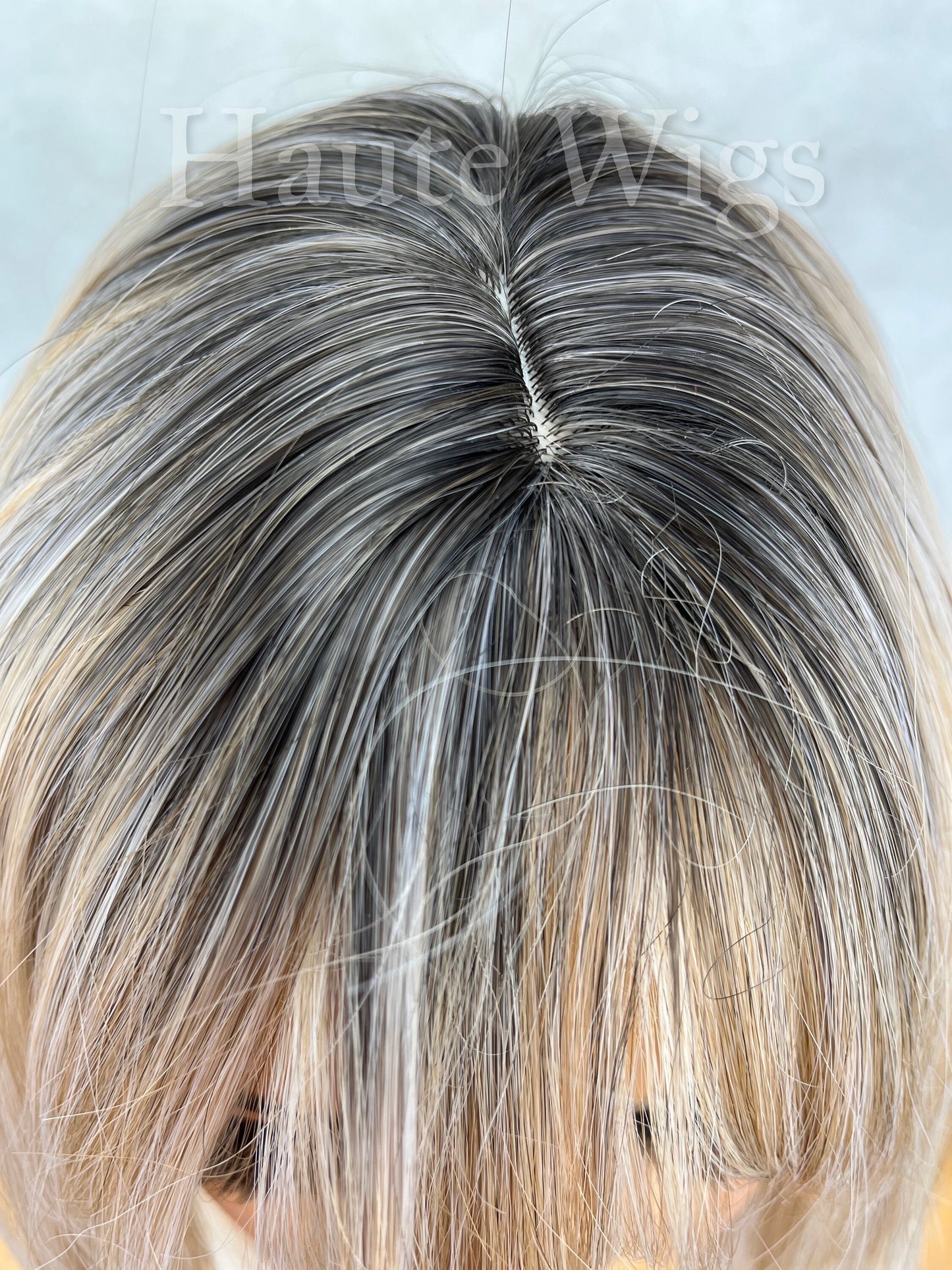 Chic - Short Ash Blonde White Ends Balayage Highlights BOB streaks 12 inch Wig Straight Center Parting Low Density bangs fringe Haute wigs