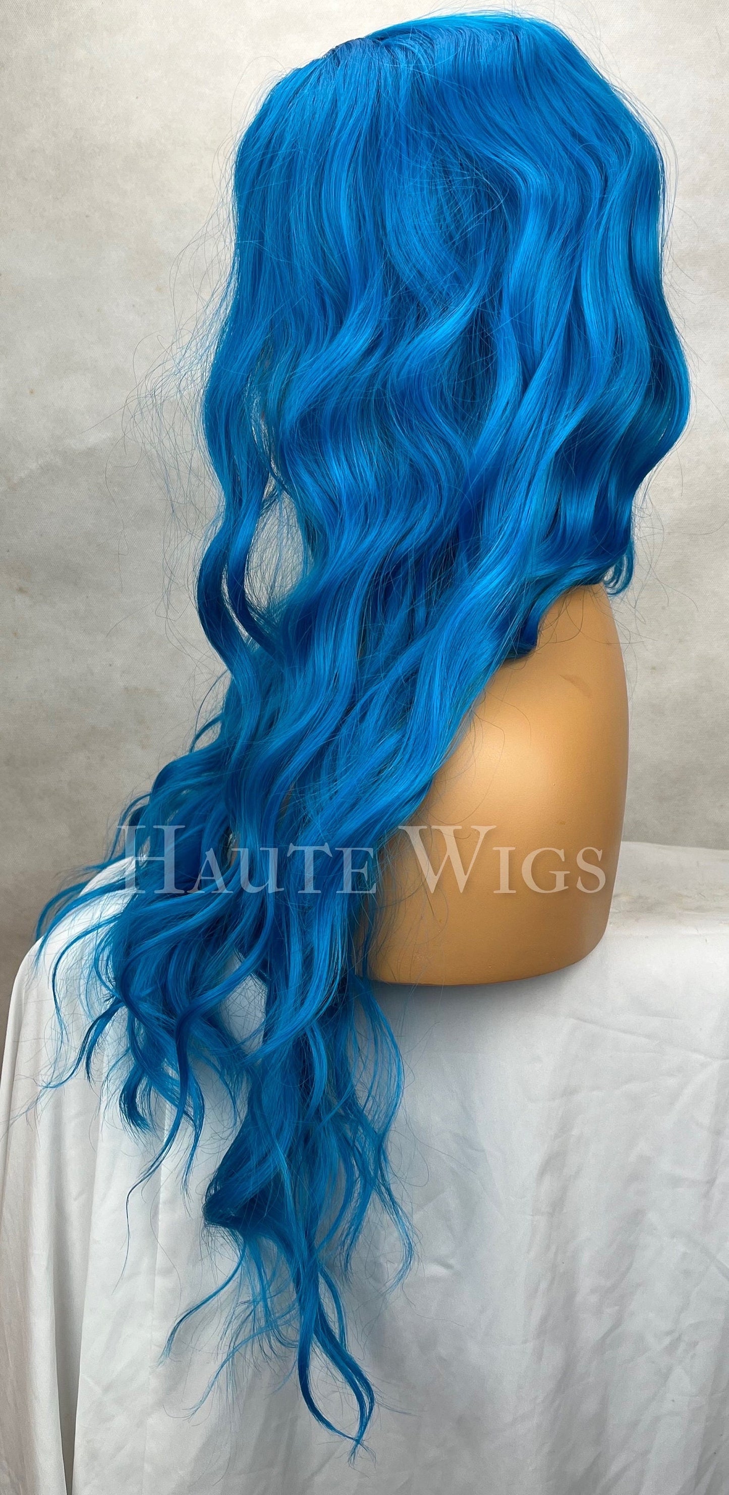 28 Inch Bright Sea Blue Wavy Wig: No Lace Front