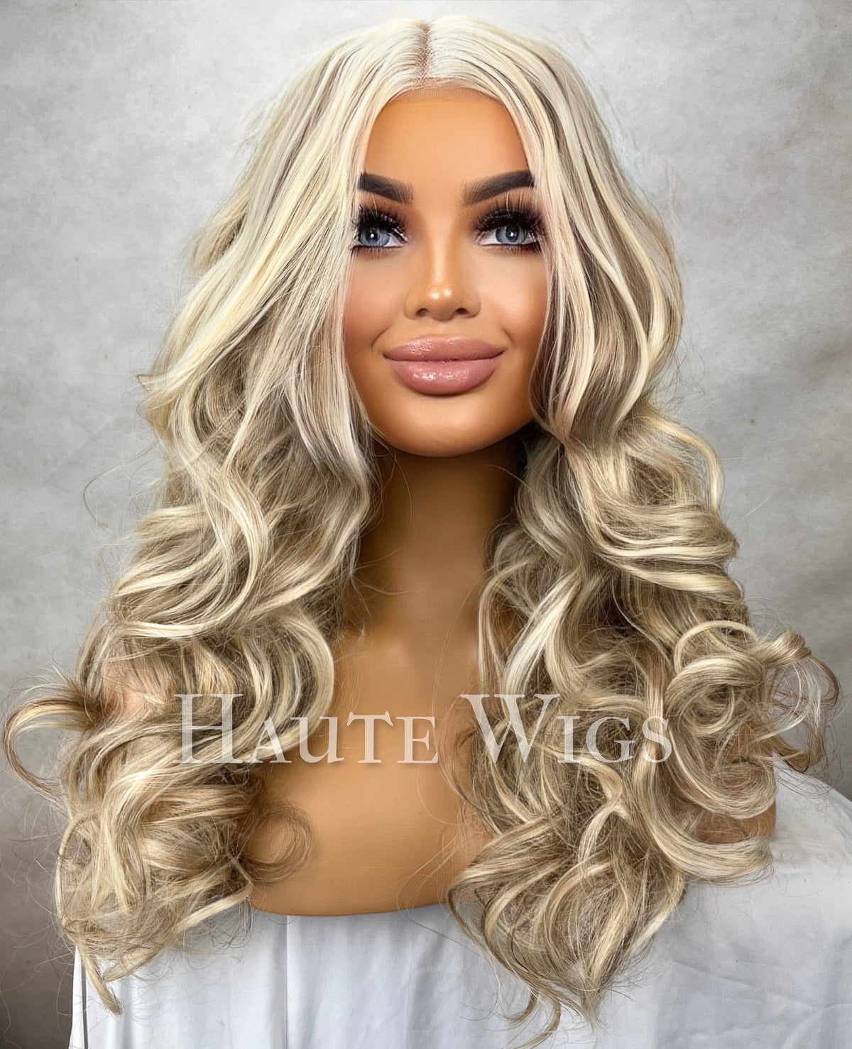 24 Inch Wavy Light Blonde Wig: Ombré Highlights, Lace Front