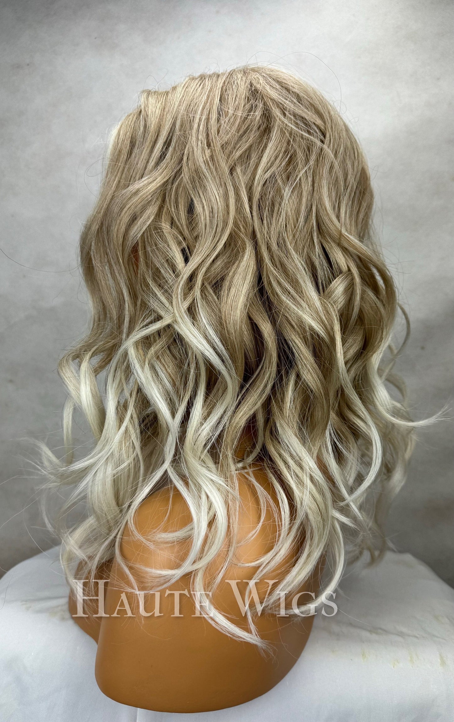 Racy - Short 14 Inch Ash Blonde White Balayage Highlights streaks Wig Wavy Center Parting Low Density Lace Front Womens Haute Wigs