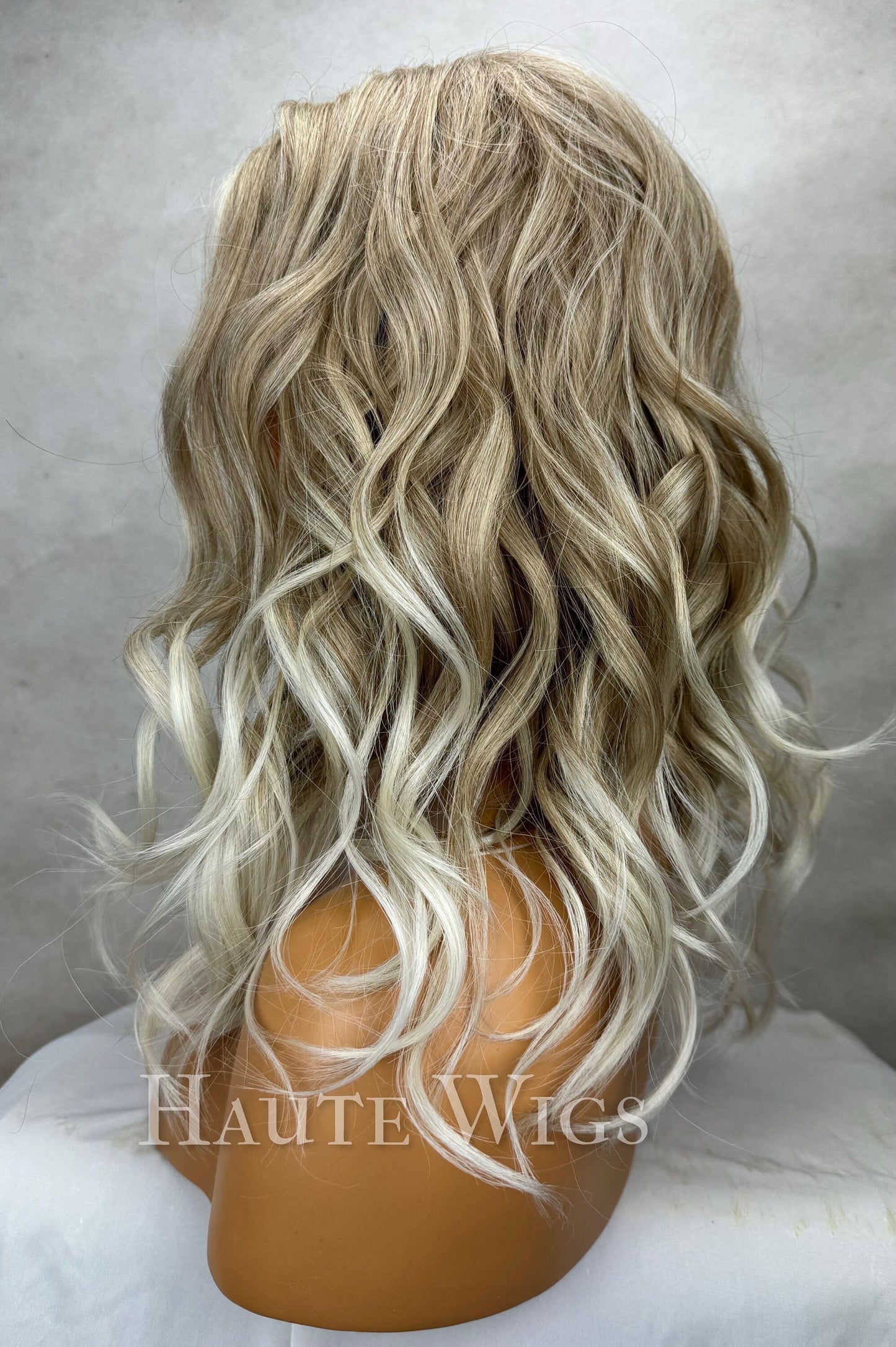 Racy - Short 14 Inch Ash Blonde White Balayage Highlights streaks Wig Wavy Center Parting Low Density Lace Front Womens Haute Wigs
