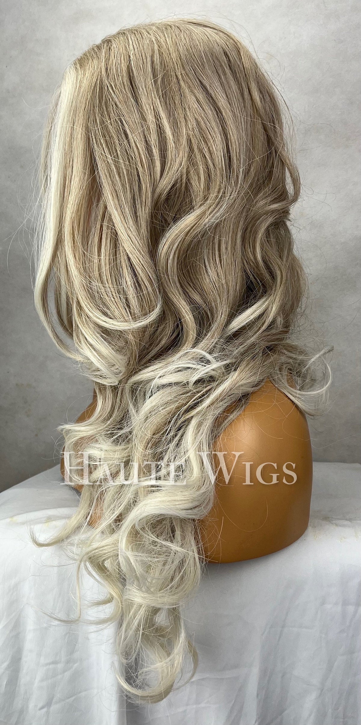 Iced blonde - Wavy Money Piece ash blonde Wig white Highlights Hair Lace Front Straight layered Streaks Human Hair Blends