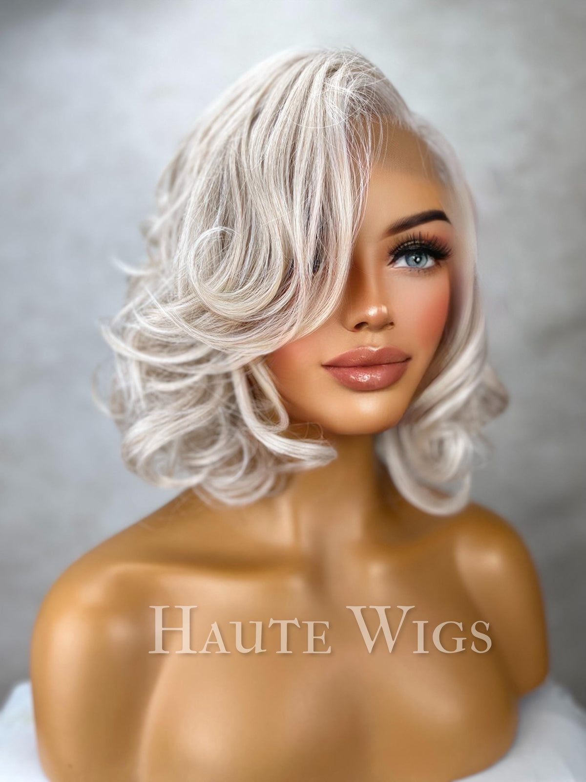 Pin up babe - Platinum Ash Blonde Wig: Wavy Bob, HD Lace Front, fixed side parting, 14 inch role play everyday wig synthetic Hair Blend