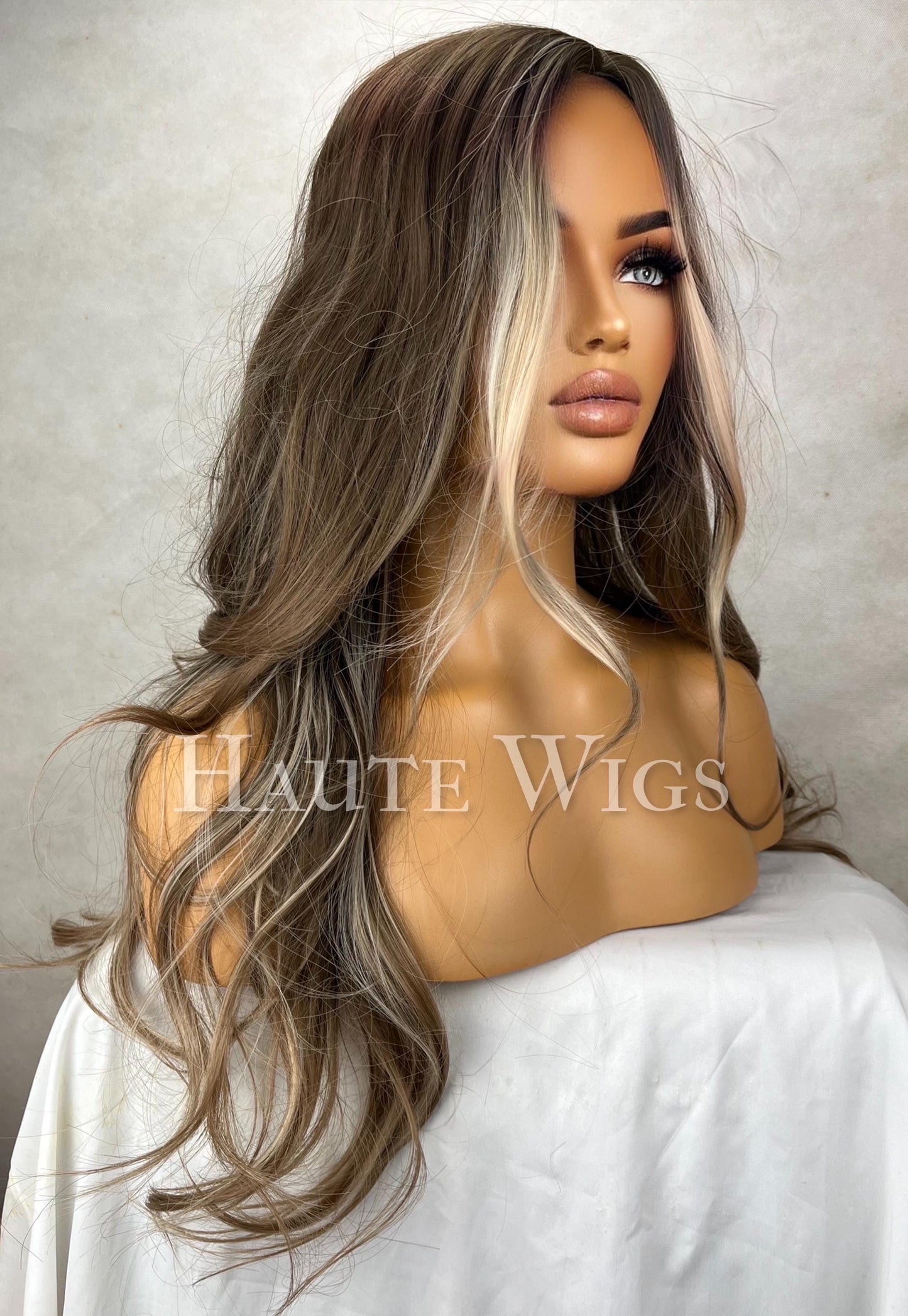 Stunning Brunette Brown Wavy Wig with highlights blonde : Layered money piece , No Lace Front no bangs