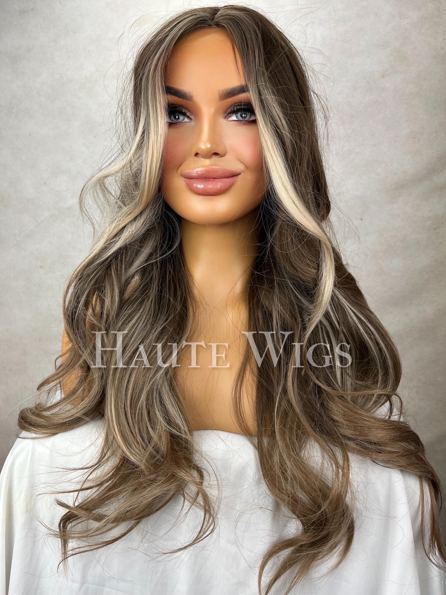 Stunning Brunette Brown Wavy Wig with highlights blonde : Layered money piece , No Lace Front no bangs