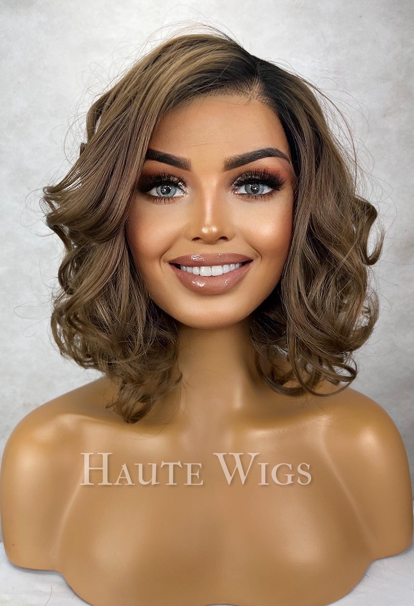 Pin up brunettes - Brown Brunette Wig : Wavy Bob, HD Lace Front, fixed side parting, 14 inch role play everyday wig synthetic Hair Blend