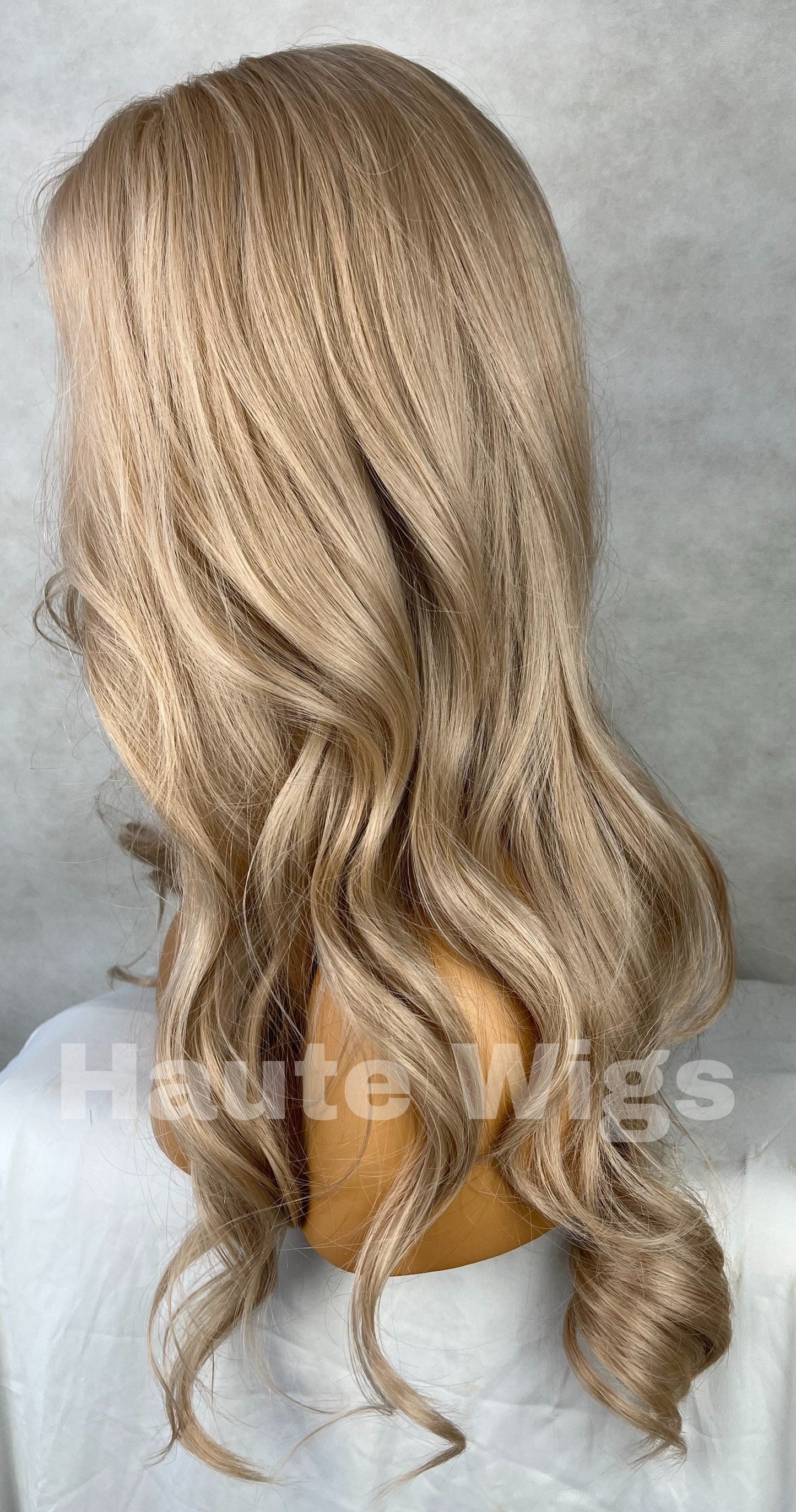 Malibu 20 inch Wavy Natural COOL Tone Ash Blonde Wig No ombré Womens Long Wig Lace Front Realistic Human Hair Blends Ladies Wig Gift