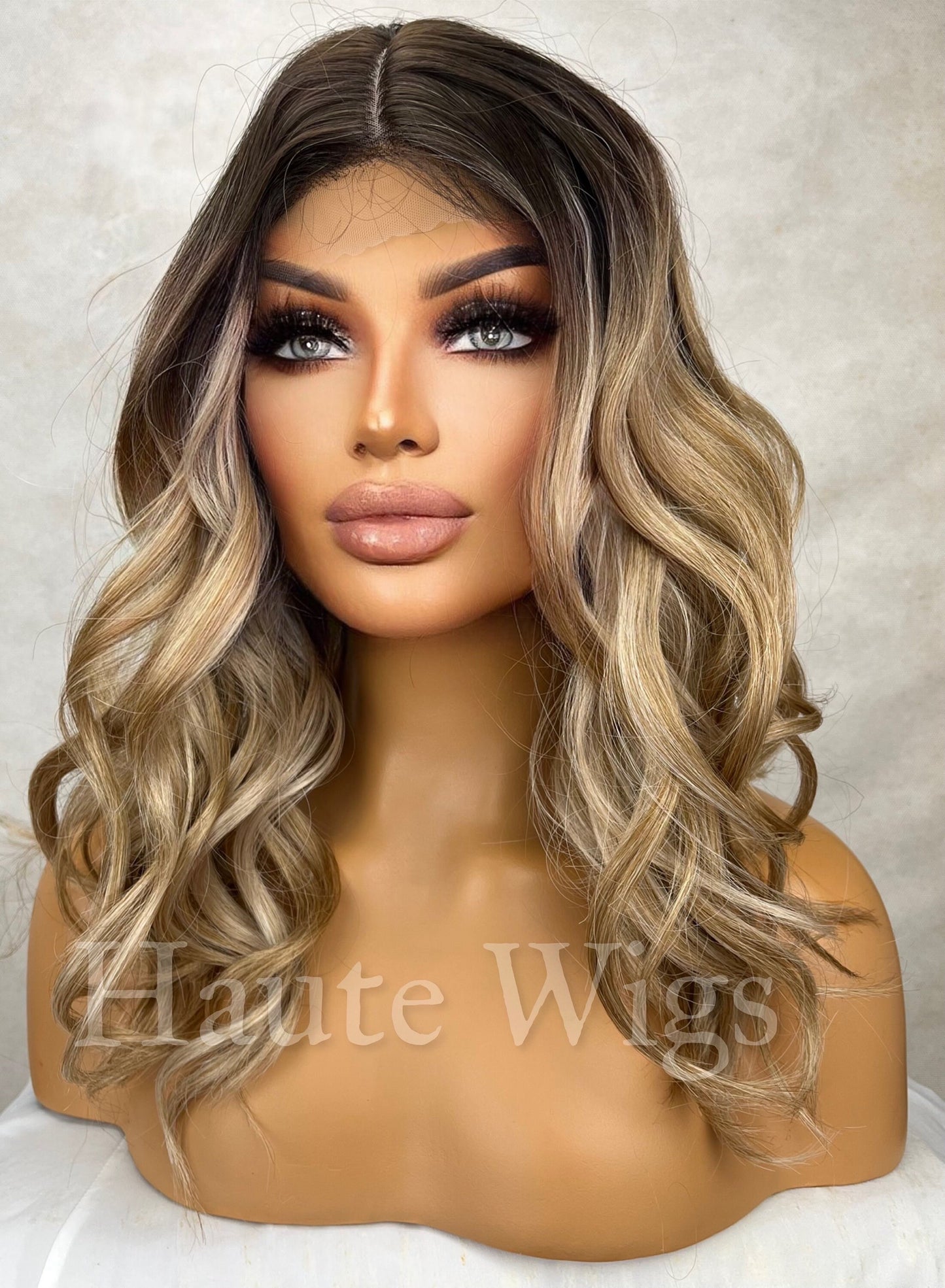 Enchanting 16 Inch Warm Blonde Ombre 1b Roots Wavy Wig Lace Front Center Parting Realistic Wavy Curly Short Human Hair Haute Wigs