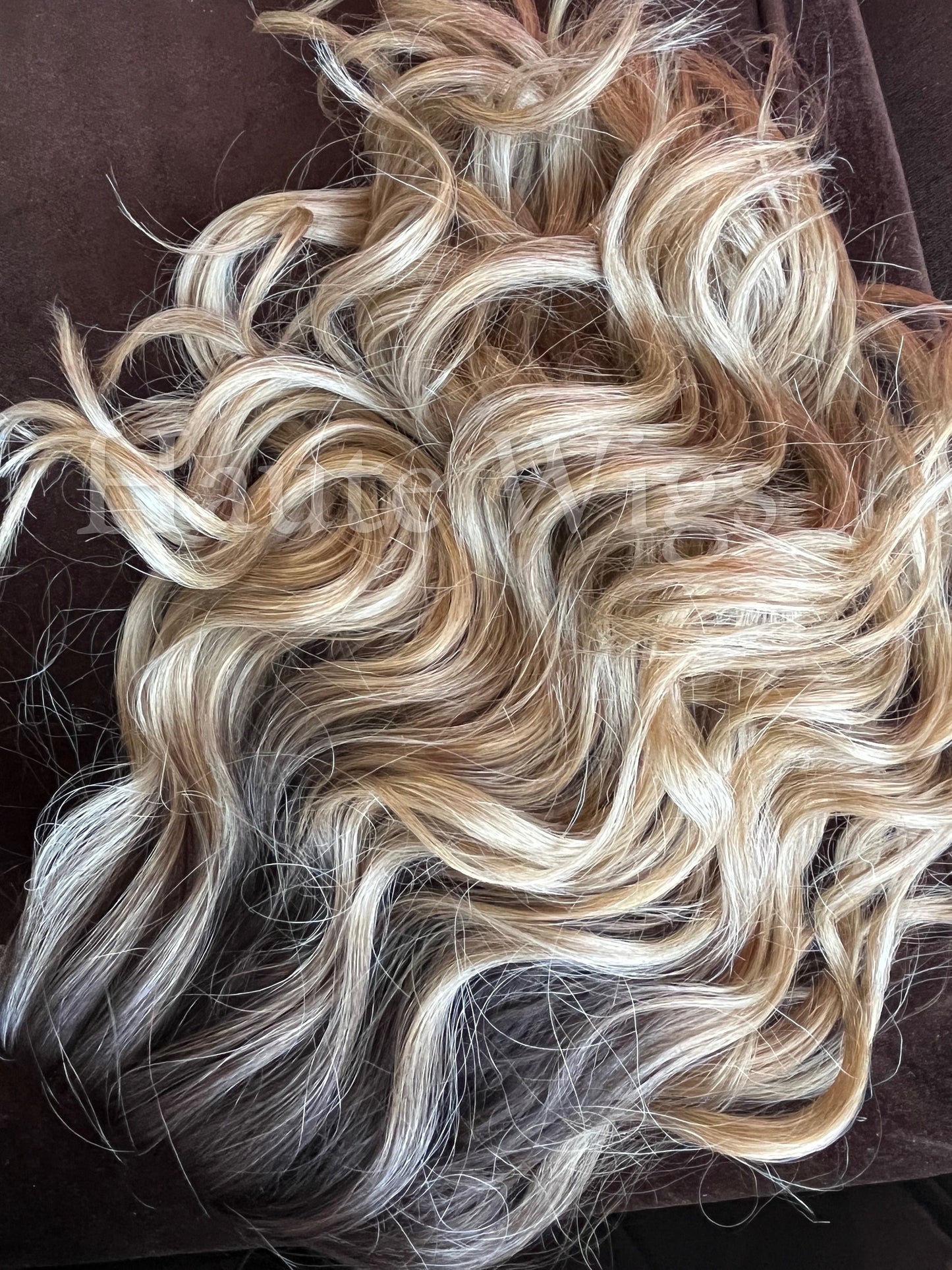 Enchanting 16 Inch Warm Blonde Ombre 1b Roots Wavy Wig Lace Front Center Parting Realistic Wavy Curly Short Human Hair Haute Wigs