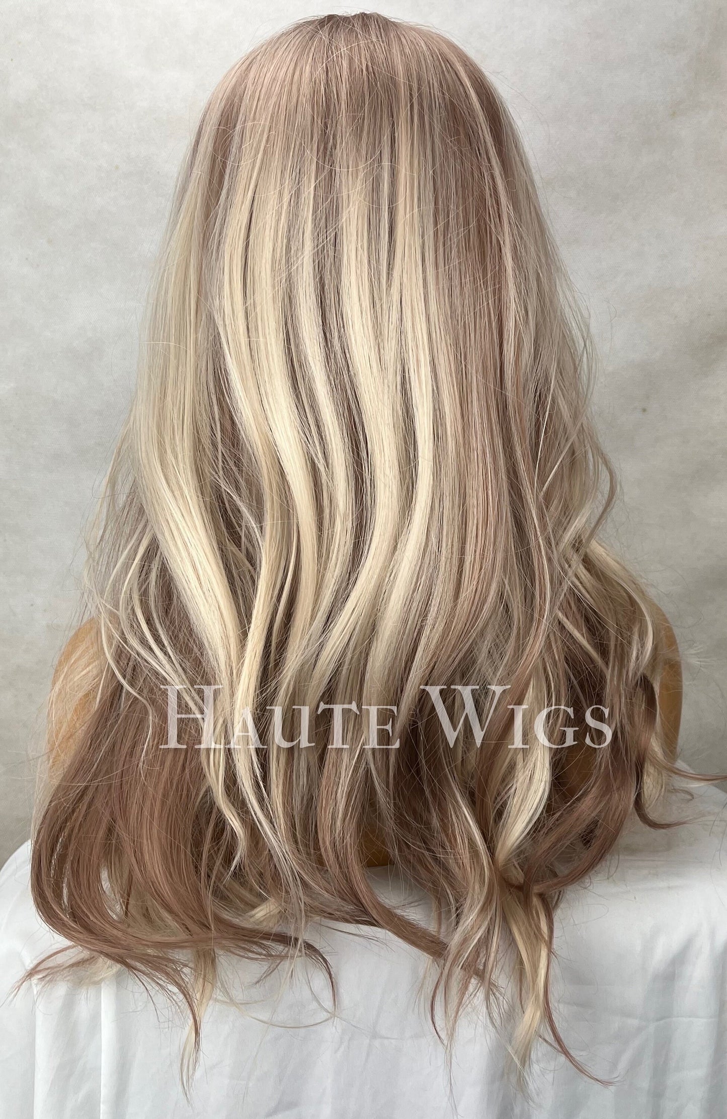 Persued - 20 Inch Long Sexy Golden Blonde With Light Brown low lights Wig Balayage Highlights Lowlights Womens Hair Lace Front Layered Haute